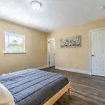 Cozy Stay At Wilton Manors By Angel Host