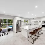 Comfortable 4 Bedroom House With Pool By Pmi
