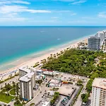 The Purple Pelican Beachfront With Ocean Balcony Unit 4