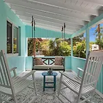 Welcome To Paradise! Secluded 4 Bed, 3 Bath, Pool