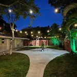 Cozy & Beautiful 1Bd Apartment W/Full Kitchen!