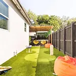 The “Gq”- Golf/Hot Tub/Arcade/Near Downtown!