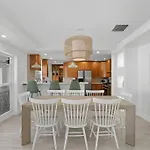 Waterfront-Heated Pool-Mini Golf-Game Room-2Mi Beach