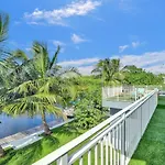 Hot Tub! Roof Top! Firepit! Boat Dock!