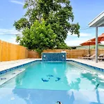 Hidden Gem 4 Bedroom Home With Private Pool & Game Room