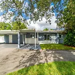 Vacation Home 3 Bedrooms, Private Pool And Pool Table