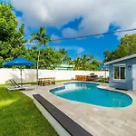 Vacation Home 3 Bedrooms, Private Pool And Pool Table