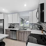 Vacation Home 3 Bedrooms, Private Pool And Pool Table