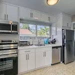 Sunshine Manors 2025-A