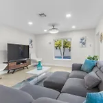 Renovated + 2Mi From Beach + Heated Pool +Grill