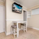 Ocean Breeze Free Parking Apt 2