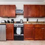 Ocean Breeze Free Parking Apt 2