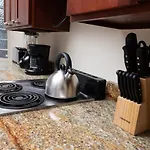 Ocean Breeze Free Parking Apt 2