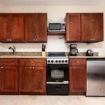 Ocean Breeze Free Parking Apt 1