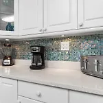 Beachside & Las Olas Getaway With Pool