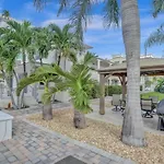 Beach Isles Modern Studio Apartment In Fort Lauderdale With Patio