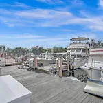 Beach Isles Modern Studio Apartment In Fort Lauderdale With Patio