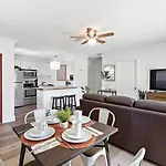 Bright And Spacious 2 Bedroom Apartment