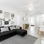 Charming 2 Bedroom Apartment In Victoria Park