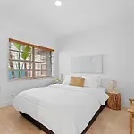 Beautiful Apt In Victoria Park