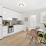 Lovely Studio With Great Location + Free Parking