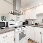The Flats At Riverside Park 4