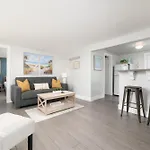 The Flats At Riverside Park 3