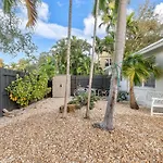 Walk To Las Olas Banyan Room Palm Paradise Inn