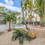 Walk To Las Olas Banyan Room Palm Paradise Inn