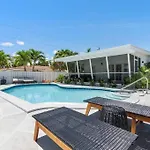 Together But With Privacy 3 Units And Private Pool