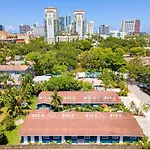 Lovely 2 Bedroom Condo With Free Parking On Premises