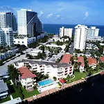 Beachside Bliss: Charming 1 Bed