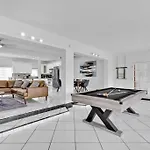 Lakefront Villa With Heated Pool Only 6 Minutes To The Beach