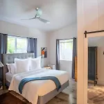 Walk To Wilton Drive - Spacious & Quiet Villa #2 Hot Tub!