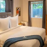 Walk To Wilton Drive - Spacious & Quiet Villa #2 Hot Tub!