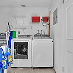 Heated Pool, Yard, Laundry, Kayaks, Bbq, Kitchen