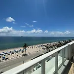 New Serene Condo In Luxury Hotel