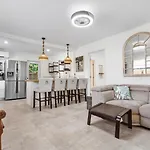 Private Fort Lauderdale Cottage