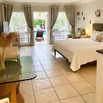 Beach Aqualina Apartments