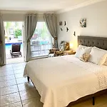 Beach Aqualina Apartments