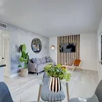 Chic Retreat: 2Br Apartment!