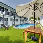2Br Coastal Getaway!