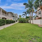 Beach Isles Modern 1Br Waterfront Apartment With Patio