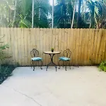 One Bedroom Apt With Private Patio Near Fort Lauderdale Beach