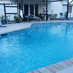 Jungle To Beach 4 R 3 Bedroom Family And Pet Heated Pool N Airport N Beach N Hard Rock