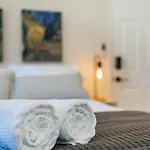 Peaceful Urban Escape Close To Las Olas & Beach