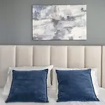 Landing Modern Apartment With Amazing Amenities