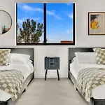 Ocean Wave Deluxe Brand New Apartments