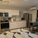 Cozy Fun-Size Getaway + Pool&Spa 5 Mins To Beach