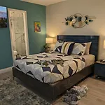 Cozy Fun-Size Getaway + Pool&Spa 5 Mins To Beach